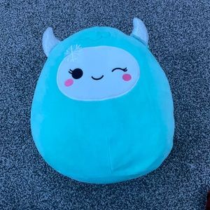 yollie the yeti squishmallow